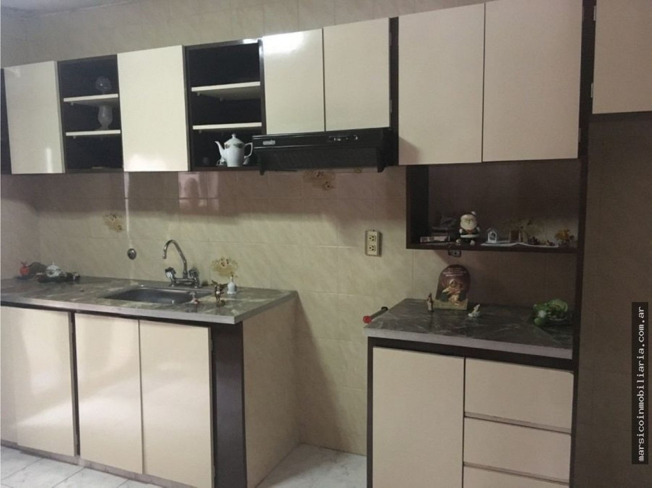 Chalet en planta alta + Local sobre Av.Fortunato de la Plaza