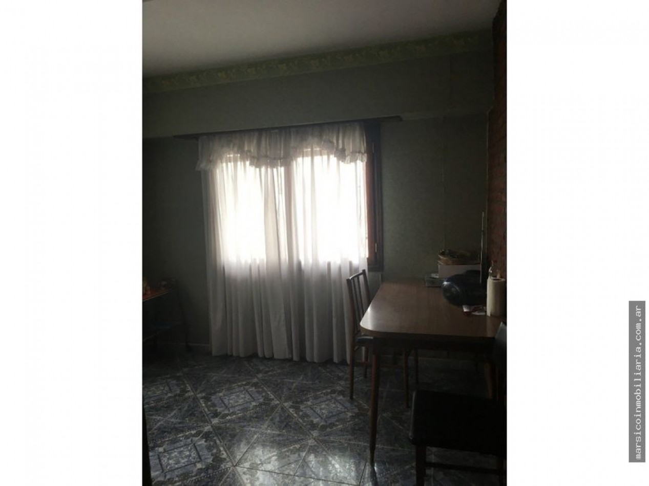 Chalet en planta alta + Local sobre Av.Fortunato de la Plaza