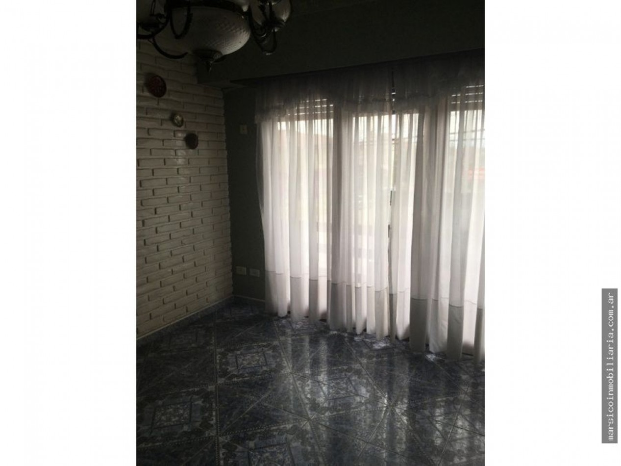 Chalet en planta alta + Local sobre Av.Fortunato de la Plaza