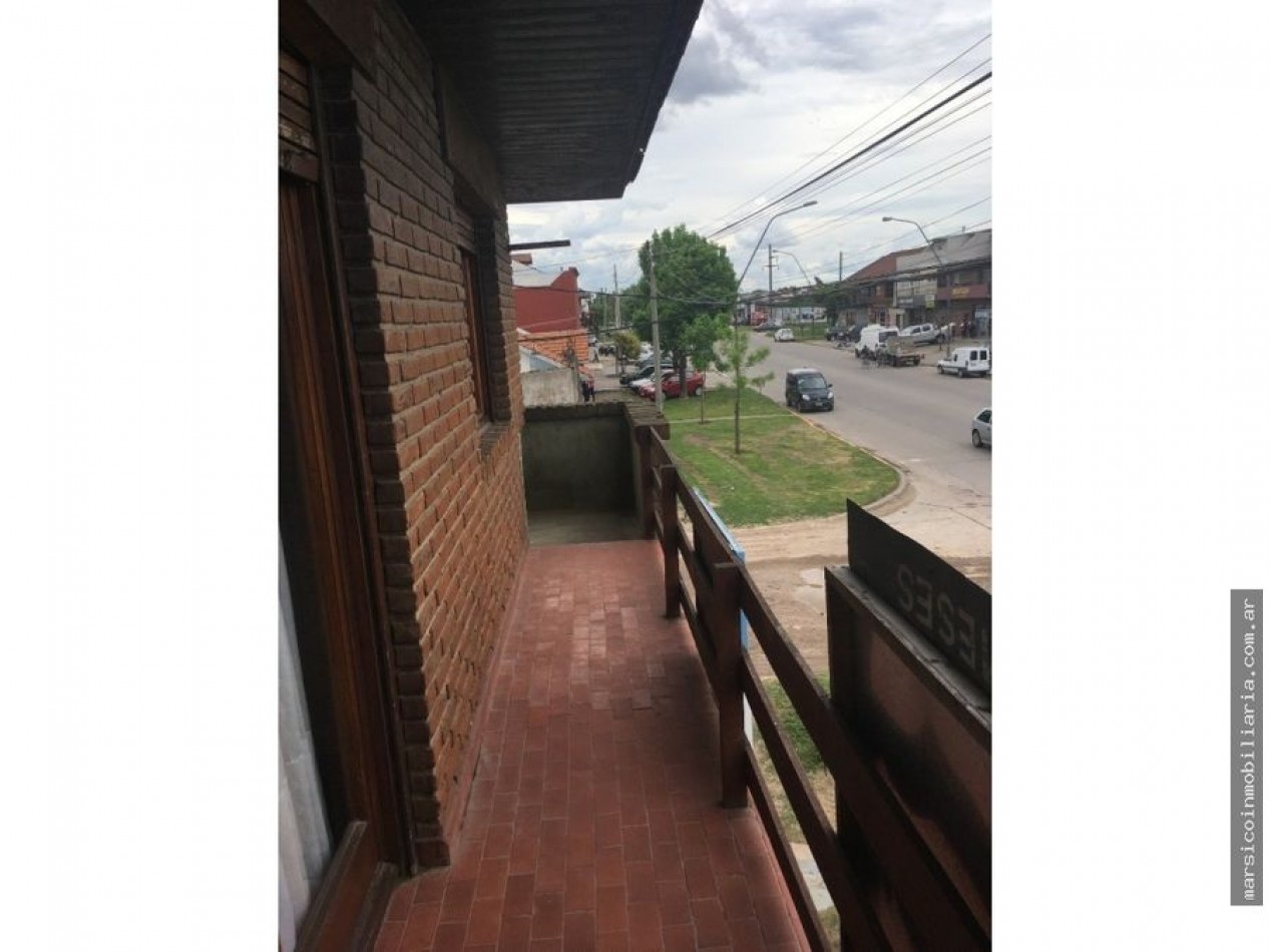 Chalet en planta alta + Local sobre Av.Fortunato de la Plaza