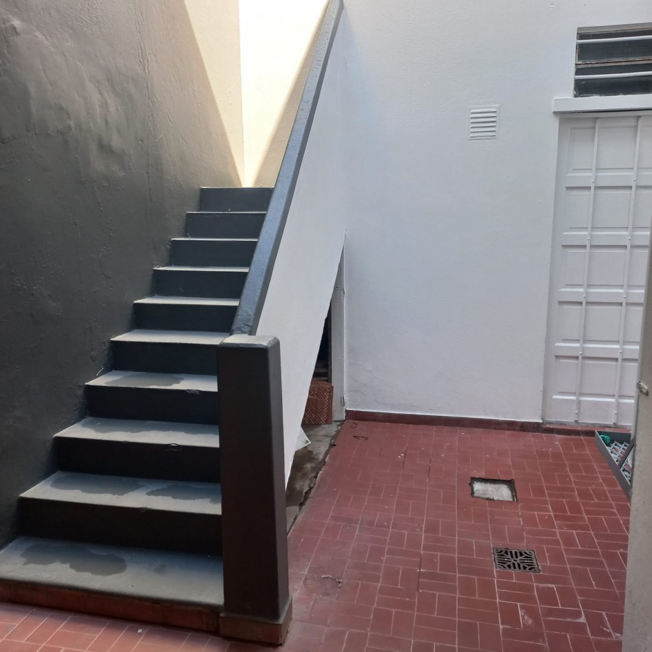 Chalet  de 4 ambientes  excelente estado