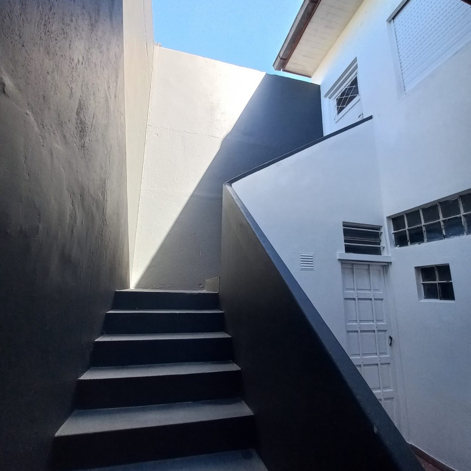 Chalet  de 4 ambientes  excelente estado