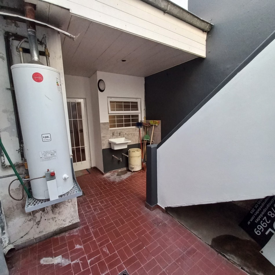 Chalet  de 4 ambientes  excelente estado