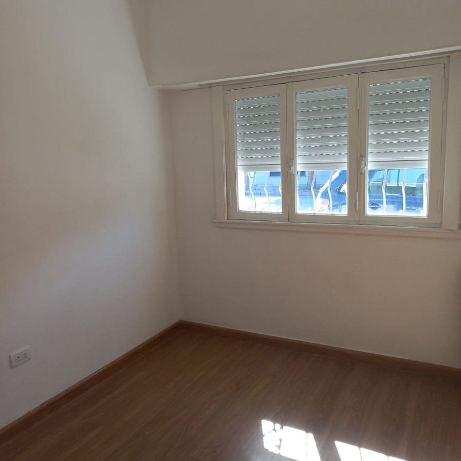 Chalet  de 4 ambientes  excelente estado