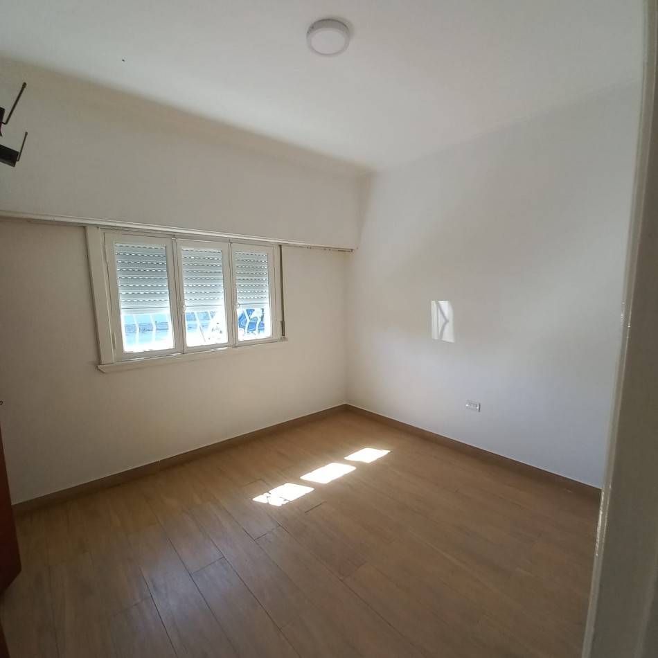 Chalet  de 4 ambientes  excelente estado