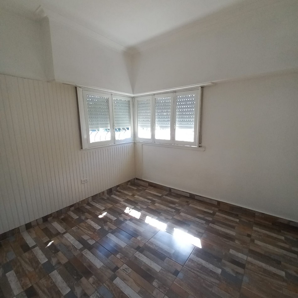 Chalet  de 4 ambientes  excelente estado