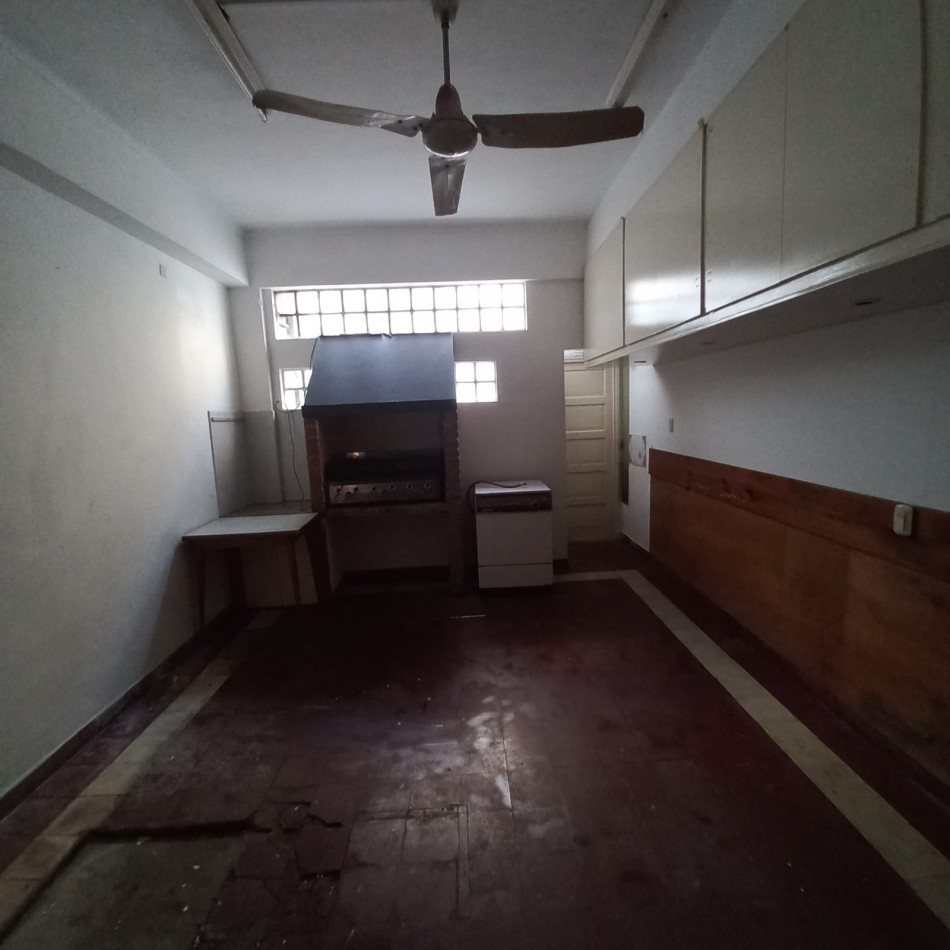 Chalet  de 4 ambientes  excelente estado