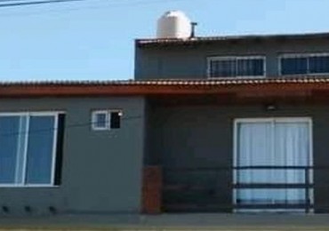 Departamento en planta alta con monoambiente